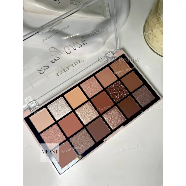 Anylady Sultry Gaze 18 Color Eyeshadow Palette- 01 Brown