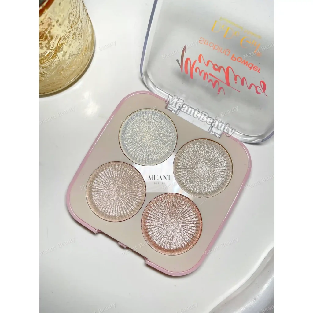 Dodo Girl Illuminating Strobing Powder Highlighter Palette