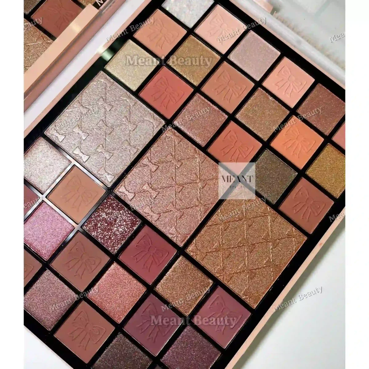 Romantic Bird Born to Glow Eyeshadow & Highlighter Palette
