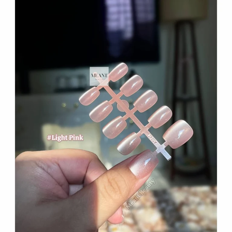 Cat Eye Fake Nail Set- Short #Light Pink