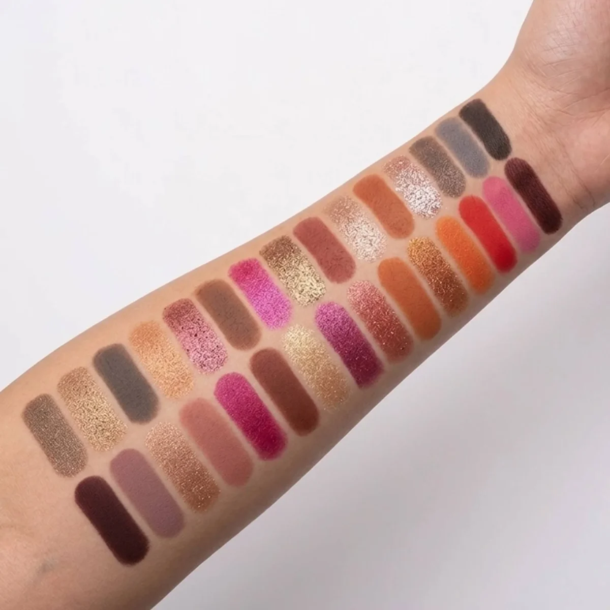 Romantic Bird Born to Glow 48 color eyeshadow palette